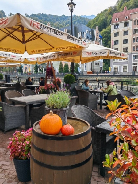 Where to eat in Rosa Khutor cheap and not so much? 13 restaurants