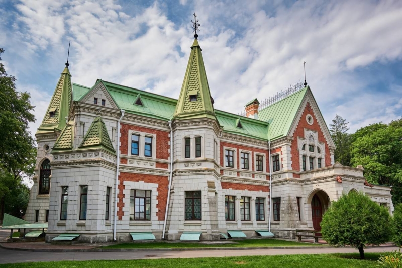 Excursions in Belarus: castles, bison and walks among the stars