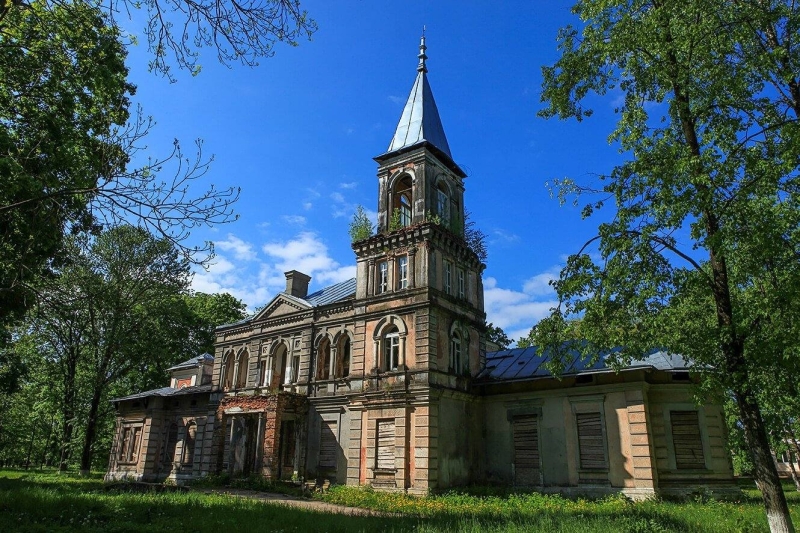 Excursions in Belarus: castles, bison and walks among the stars