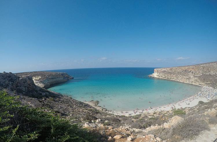 Bounty beaches, where paradisiacal places are located - white sand and azure sea | TURIZM