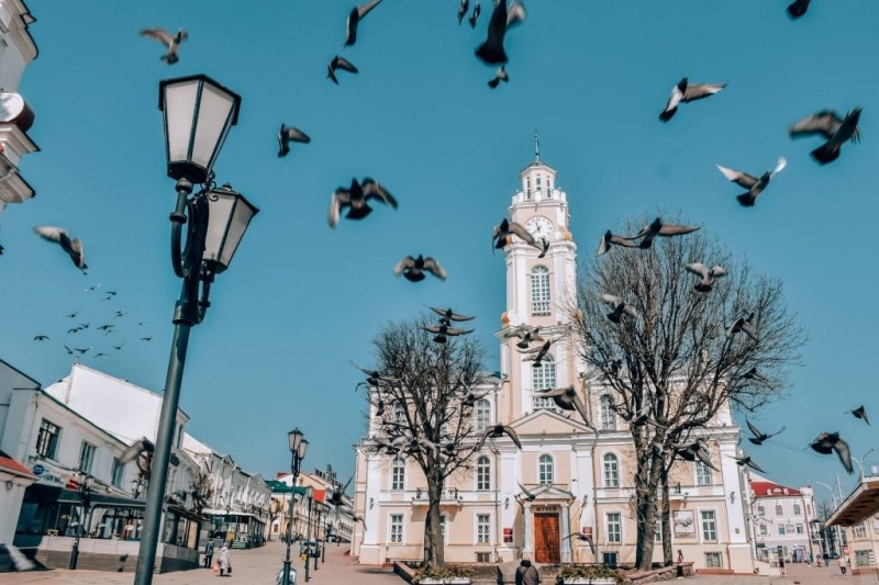 How to get from Minsk to Vitebsk? 4 ways
