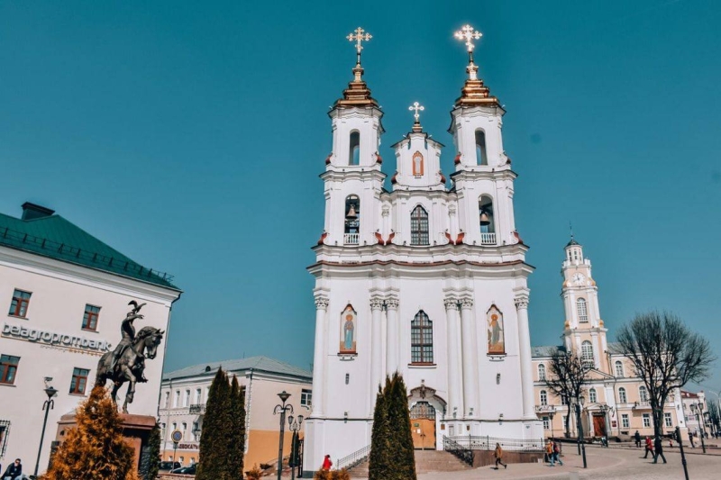 How to get from Minsk to Vitebsk? 4 ways