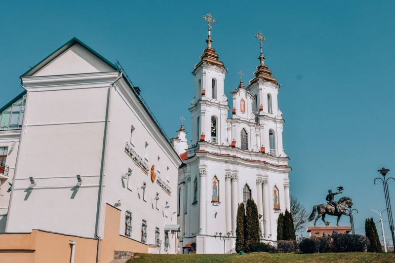 How to get from Minsk to Vitebsk? 4 ways