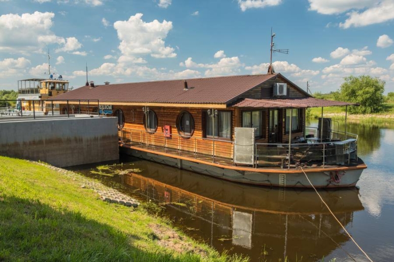 Unusual hotels in Belarus: a night in the hayloft and a room with a ghost